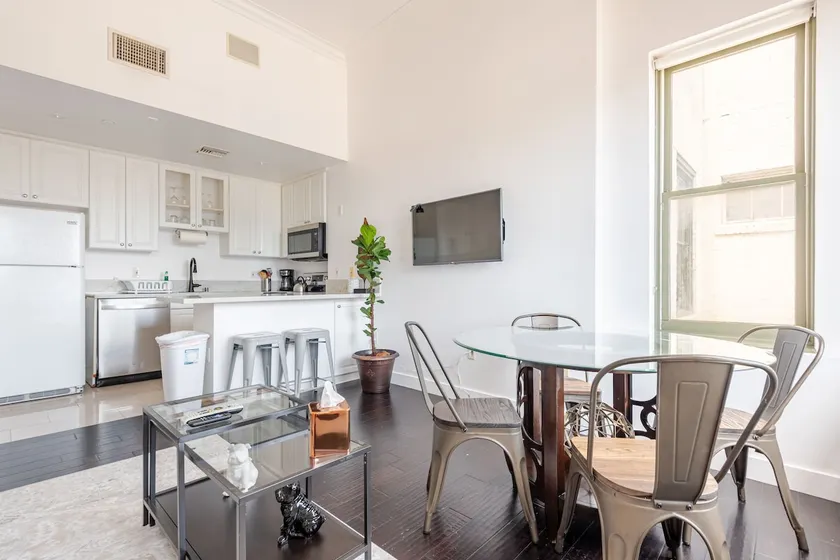 2Bed 2Bth Top Floor near Disneyland - Image 1
