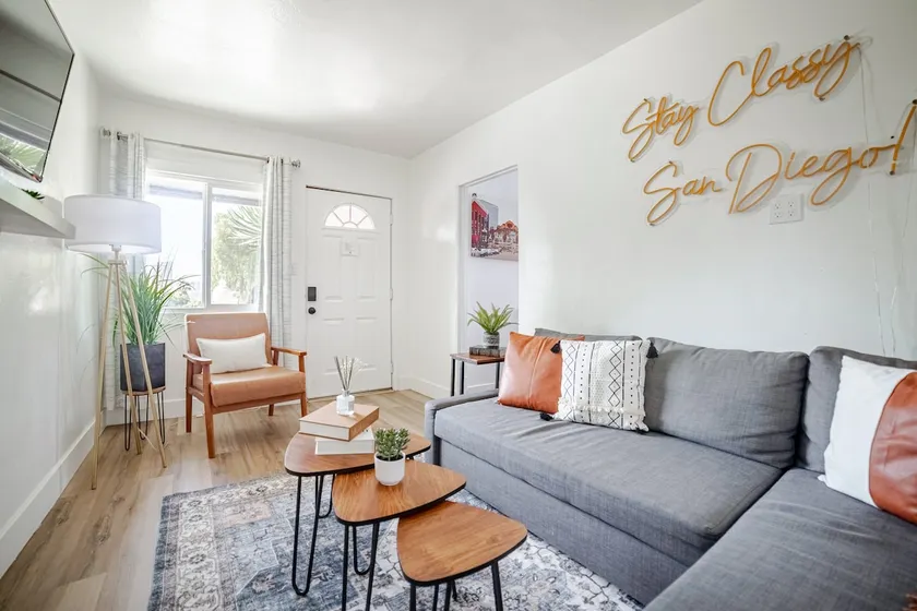 Mid Century Apt with yard in downtown SD/sleeps 4 - Image 1