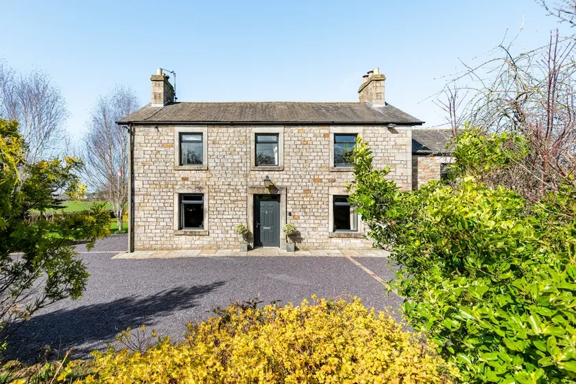 Superior Farmhouse for a family and friends break - Image 1