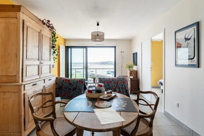 Good rest on the quayside: superb 2-room apartment facing the port. - Image 1