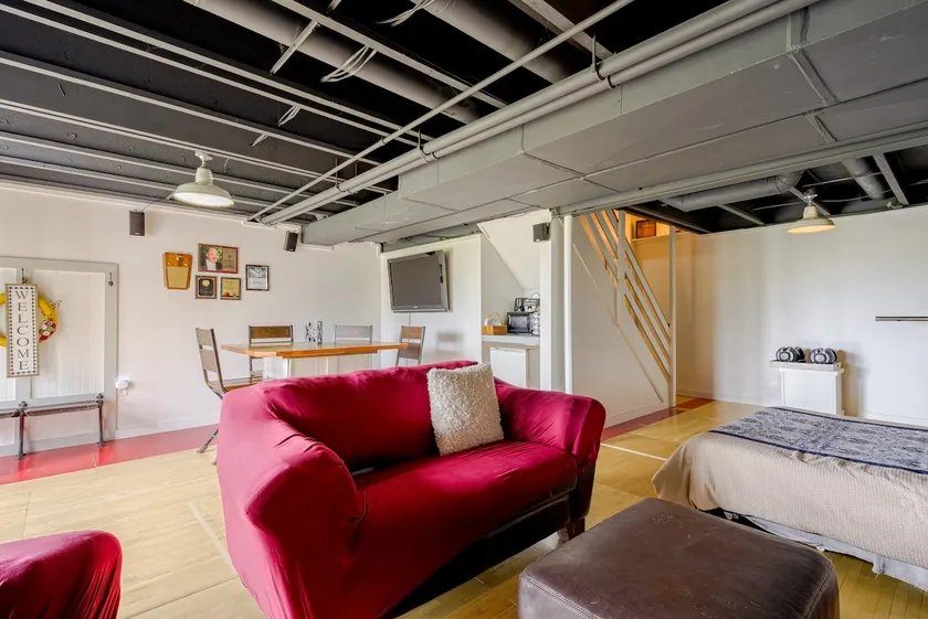 Spacious guest suite w/ view of Canandaigua - Image 1