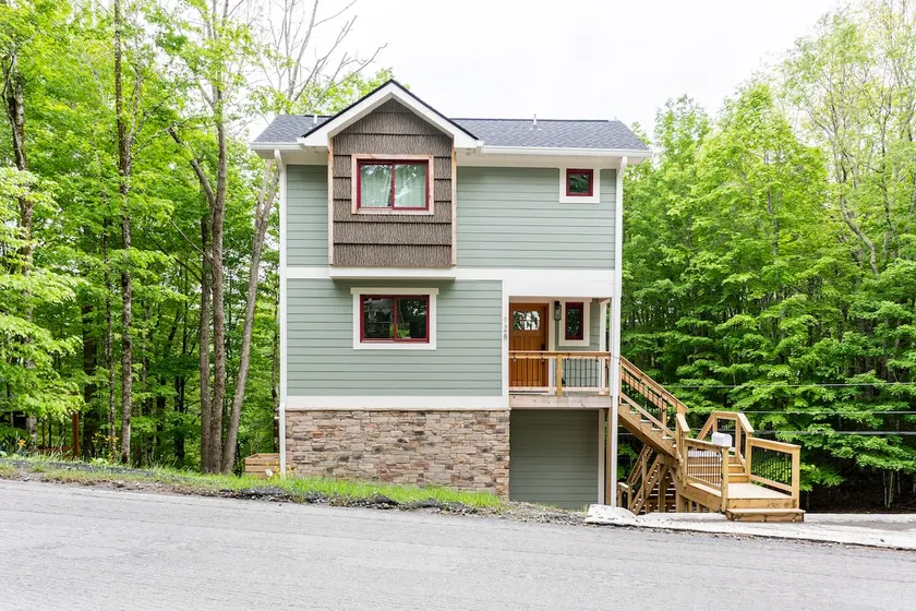 Cozy King Cabin with Stunning Fall Mountain Views - Image 1
