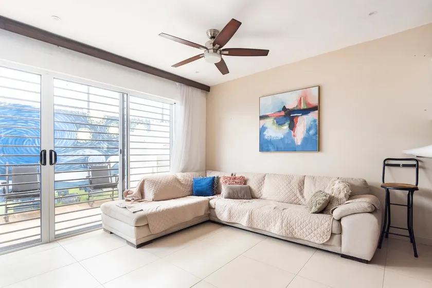 Beautiful house near the airport - Image 1