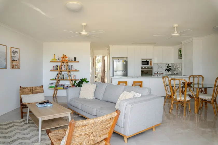 Walking distance to every amenity in Coolum Beach! - Image 1