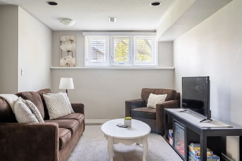 Lovely 1-Bedroom Apartment in Beamsville - Image 1
