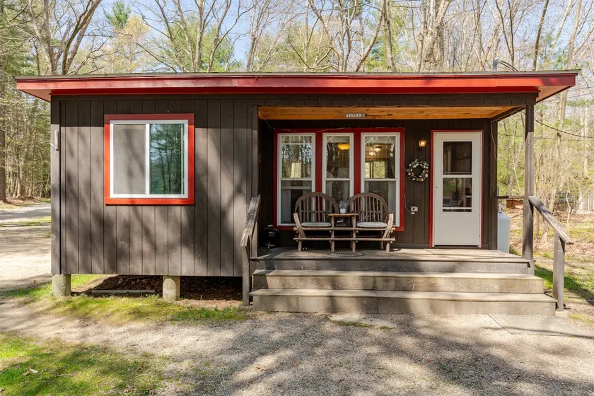 Ellis -Lakeside Cabin on Beach Pond with Sauna - Image 1
