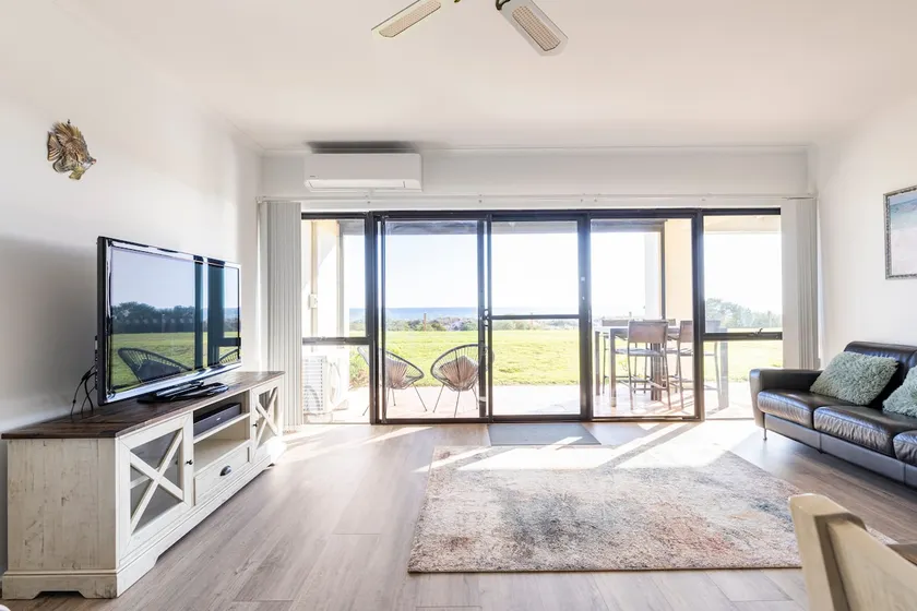 Rem’s Beach Retreat - Image 1
