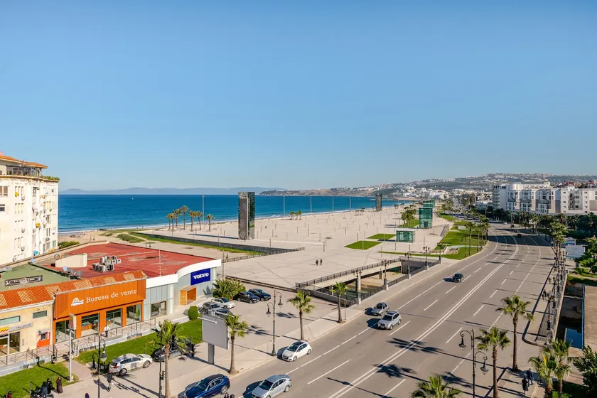 Oceanview Escape with Stunning Cityview•Pool•Beach - Image 1