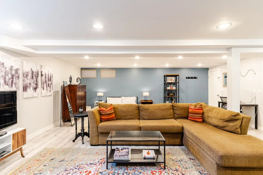 Quaint Maple Leaf studio apartment - Image 1
