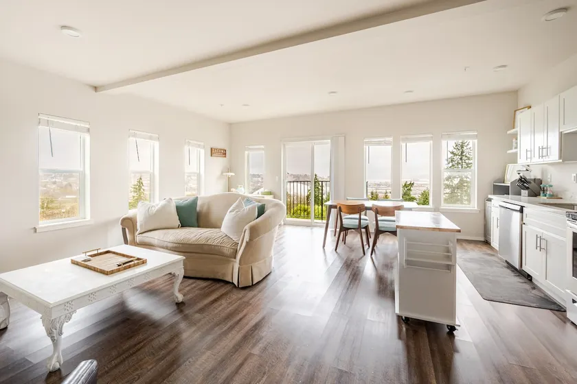 Views! Top floor, corner A/C - Bay and mtn views! - Image 1