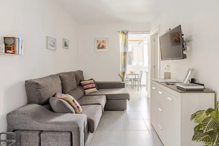 Penthouse · 3 min to beach & coastal walks - Image 1