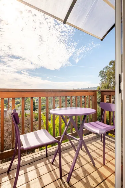 Beautiful Guesthouse with direct view of the Bay - Image 1