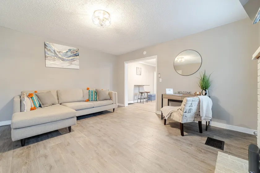 Cozy Modern unit located close to downtown 404 - Image 1