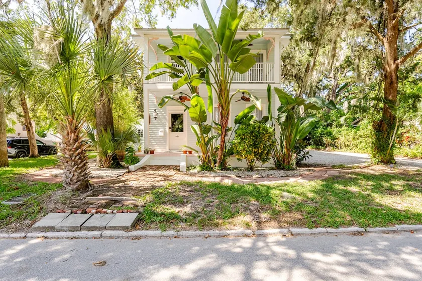 Pineapple Cove - 4 bedroom historic home downtown! - Image 1