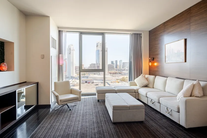 Luxurious Condo Stunning Strip View at Palms Place - Image 1