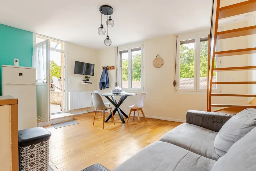 house with terrace 3 minutes from soissons - Image 1