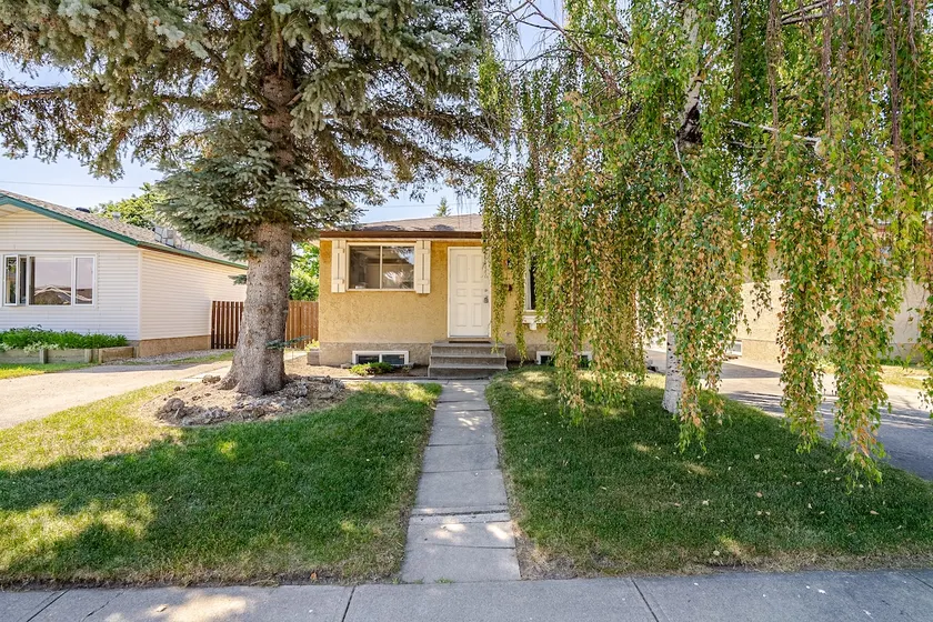 Tranquil 2 Bedrooms in SW Calgary - Image 1