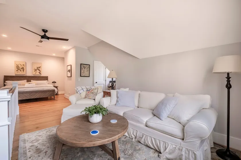 Private suite with kitchenette. Walk to downtown! - Image 1