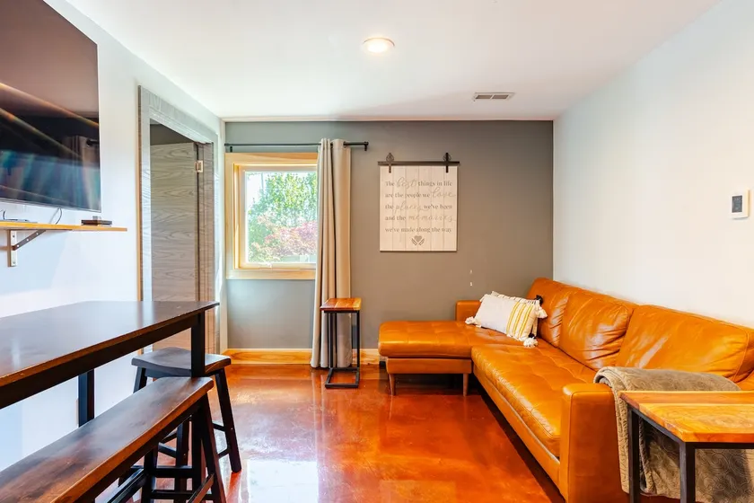 Seward Park Retreat with Open Floor Plan 1 Bedroom - Image 1