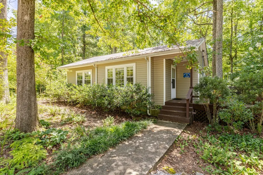 Lightning Bug Cottage – Cozy 3BR on Sewanee Campus - Image 1