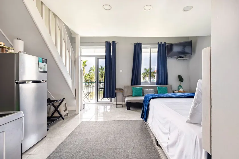 Seaside loft with pool, Sea Castles, Montego Bay - Image 1
