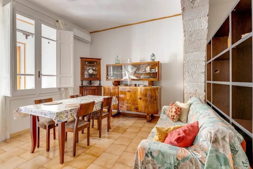 Studio apartment in the archeological center - Image 1