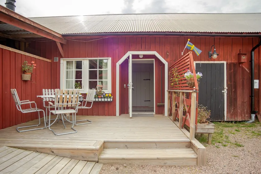 Apartment on small Västgötagård - Image 1