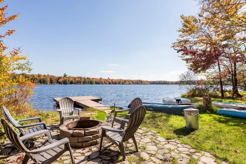 Sunrise Lake Haven! Private Hot Tub—Sauna—Boats—Firepit—Beach! 5Mins to Kalahari - Image 1