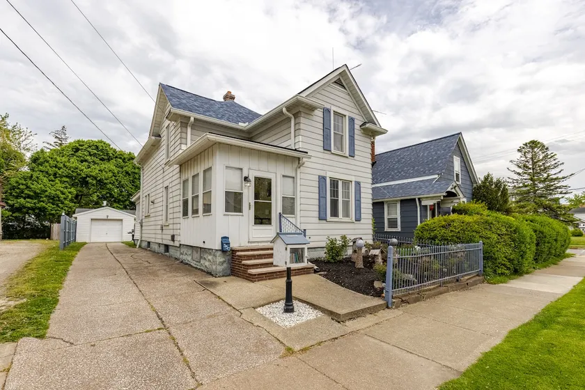The Blue Fence bnb - Image 1