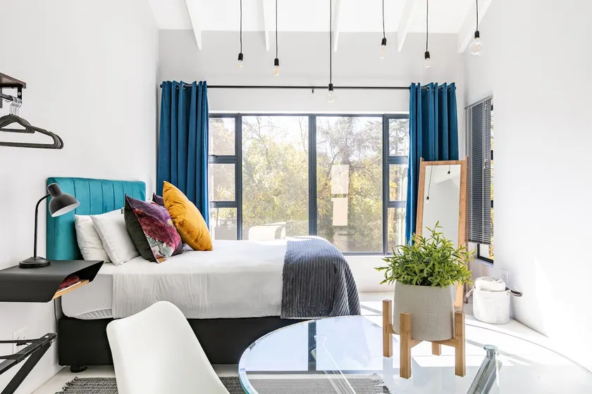 5 Min from Sandton CBD! Sunny & Bright flat Nr 7 - Image 1