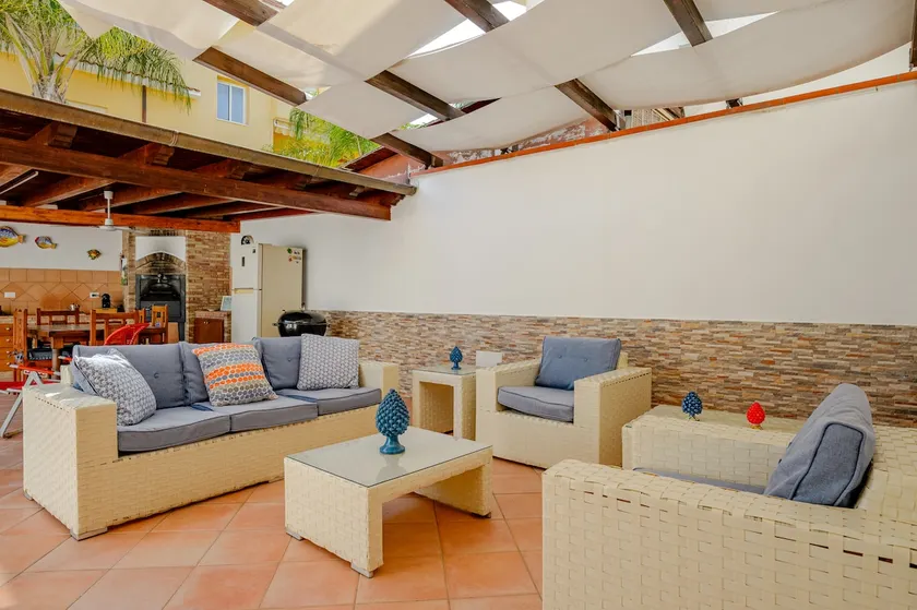 Alessandro's seaside villa - Image 1
