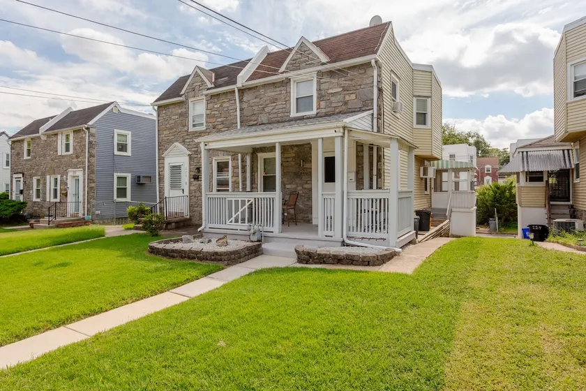 Stylish 3-Bdrm Home Near Airport, Stadiums & City - Image 1