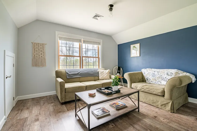 Brookside Lane Getaway - Image 1