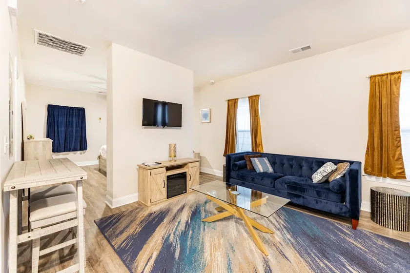 Brand New Studio Guest House with Full Kitchen. - Image 1