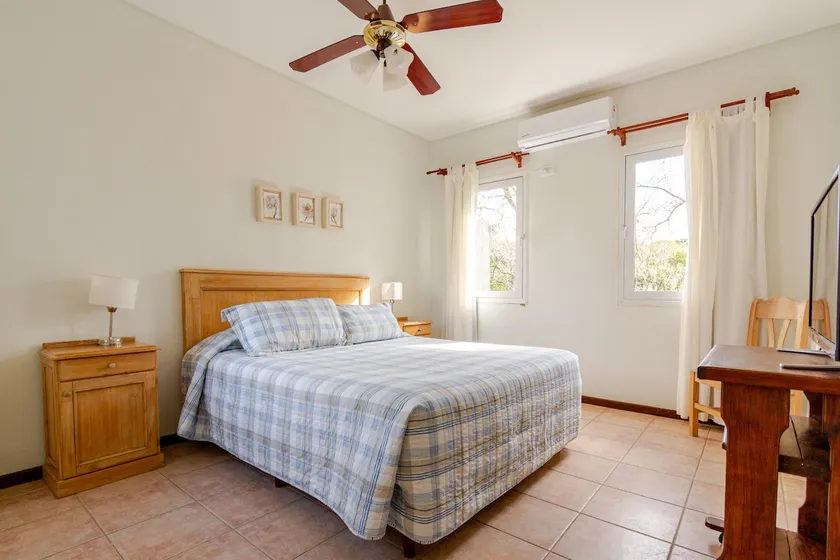 Spacious 2 bedroom apartment 50 m. from the sea - Image 1