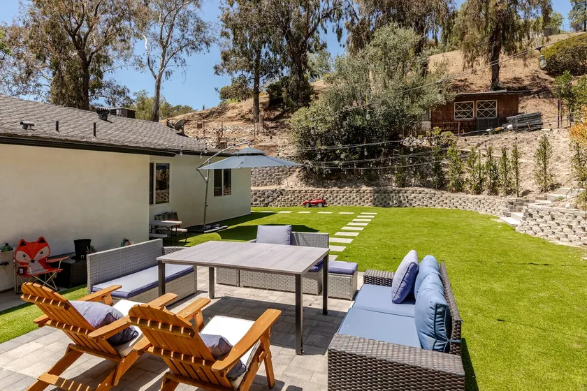 Spacious 5BR • Relaxing Family Retreat - Image 1