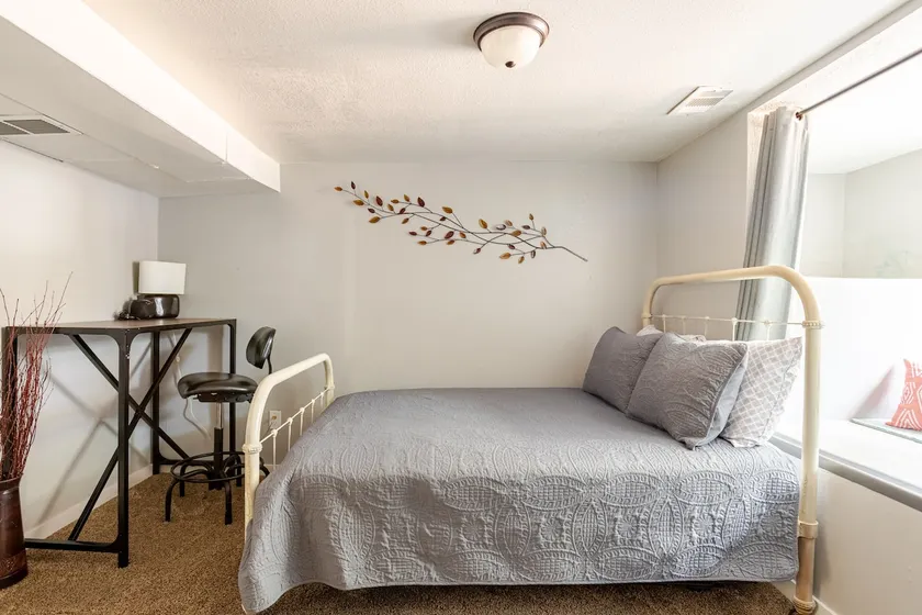 Adorable 2 Bedroom Basement Apartment - Image 1
