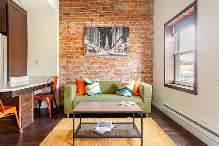 1BR South Philly Flat walk to train/sports/food+ - Image 1