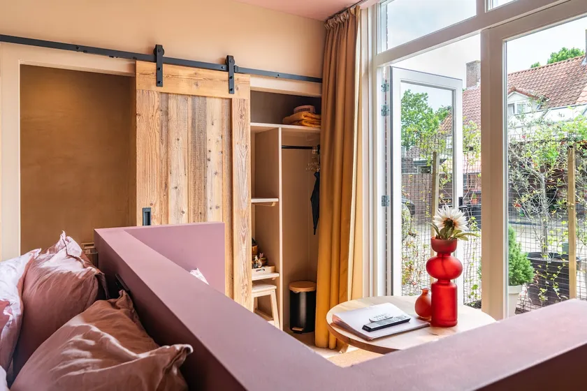 Cozy 2-person guest suite - Image 1