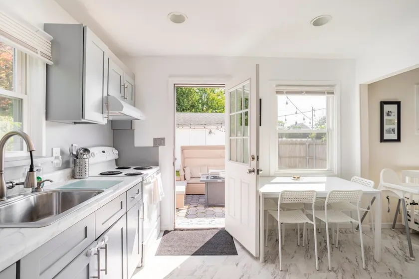 Entire 3bdr home w/parking, backyard, FirePit, BBQ - Image 1