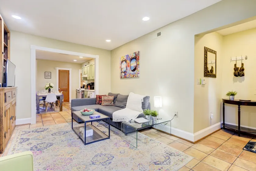 Charming and Historic Apartment in Capitol Hill - Image 1