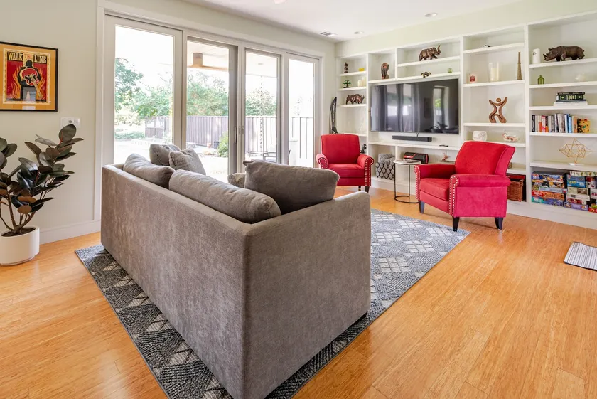 Modern 2 bedroom close to historic downtown winters - Image 1