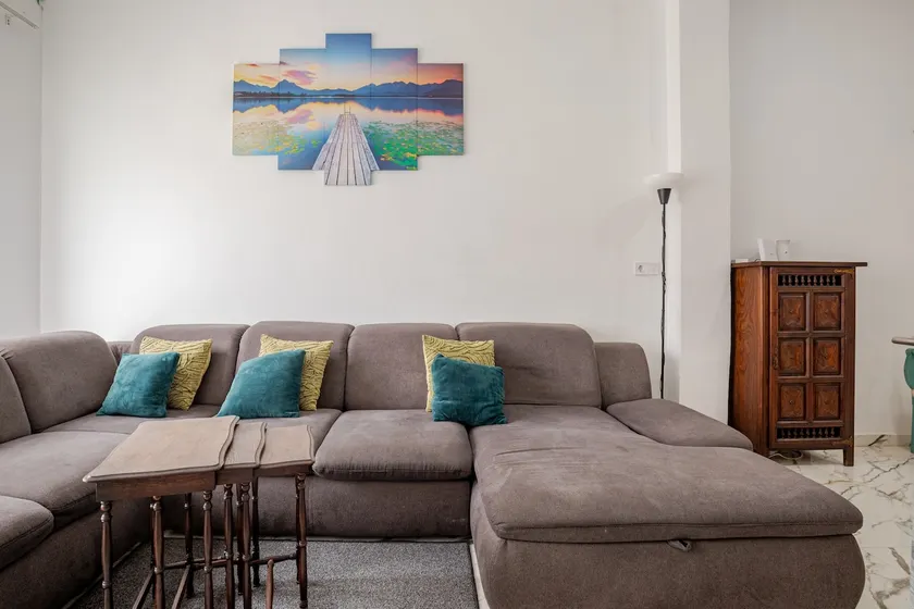 4BR with A/C & Free Parking - Image 1