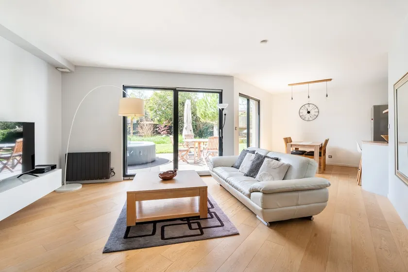 Beautiful air-conditioned apartment in a great location. - Image 1