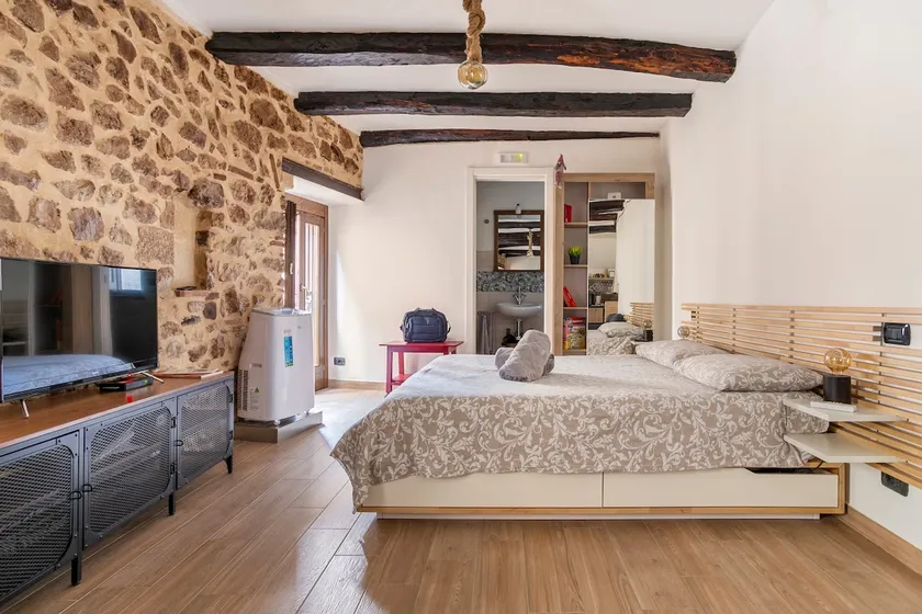 Delightful studio apartment with attention to detail - Image 1