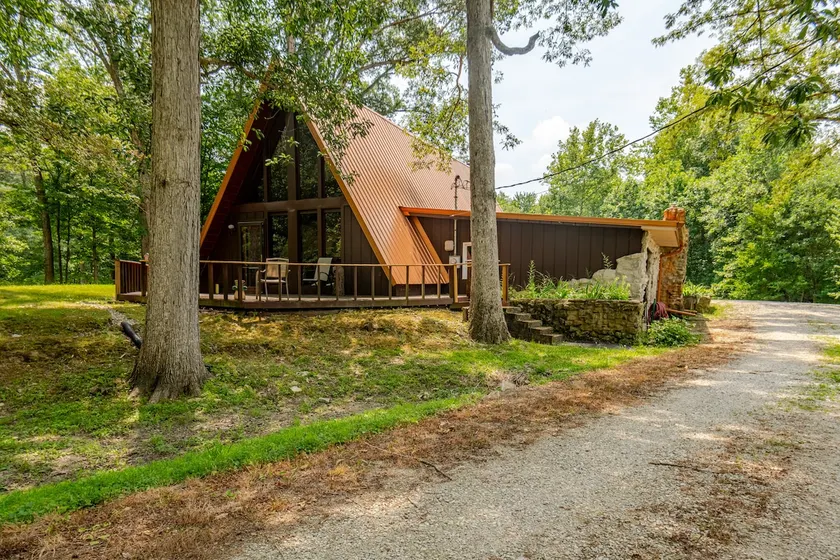 Attractive & Cozy A-Frame in Country Setting. - Image 1