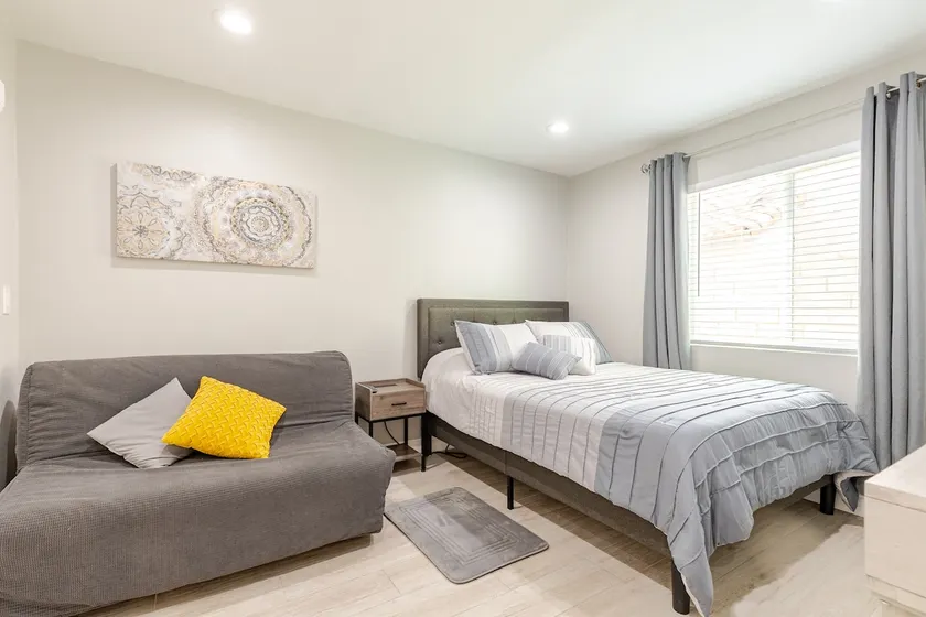 Cristy's Guest House - Image 1