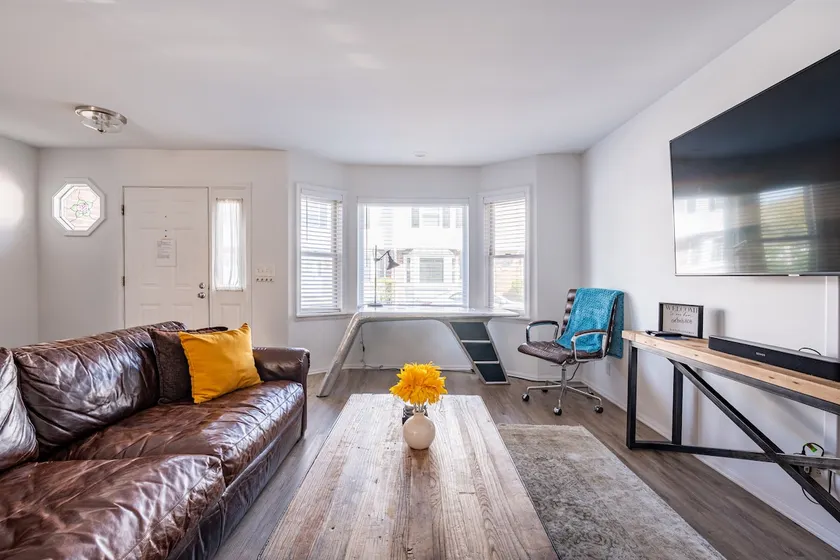 Beautiful Redone Townhome Next to Wheaton College - Image 1