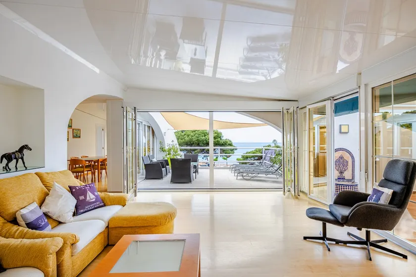 Beachfront Villa - Image 1