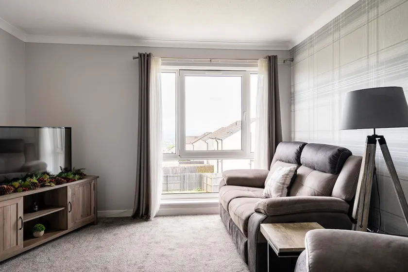 Cosy entire apartment with free on site parking - Image 1